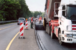  Gefährlicher Arbeitsplatz: halbseitig gesperrte Straßenbaustelle  