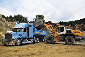  Der Radlader Liebherr L 580 X-Power beim Grauwacke-Abbau im Steinbruc der Günter Jung GmbH  