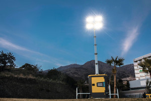 Die neue Version des Hilight B5+ Lichtmastes eignet sich ideal für die Ausleuchtung bei Veranstaltungen, als vorübergehende öffentliche Beleuchtung und zur Schaffung besserer Sichtverhältnisse auf Baustellen in der Nähe von Wohngebieten. 