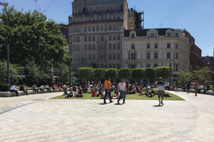  Die offizielle Eröffnung am Aldgate-Square. 