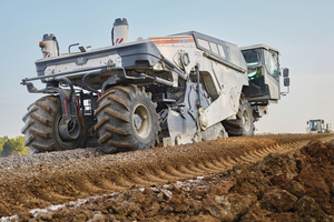  Hohe Tragfähigkeit für die Zufahrt zur Interstate 69: Der Wirtgen WR 250 erzielte auch bei der Bodenstabilisierung in Indiana ein Top-Ergebnis. 