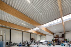  In der etwa 1.500 Quadratmeter großen Halle werden die Leit- und Beschilderungssysteme produziert. 