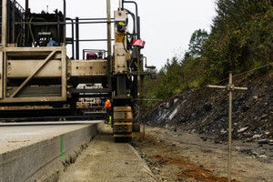  Der Beton wird millimetergenau aufgebracht. 