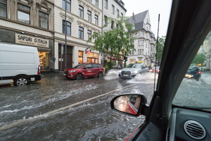  Mittlerweile ein Dauerthema; Welche Maßnahmen und Vorkehrungen können Städte und Kommunen gegen Überschwemmungen und Überflutungen nach Starkregenereignissen ergreifen? 
