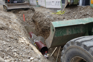  Produkteigenschaften wie das niedrige Eigengewicht sorgen für ein einfaches Handling der HS-Kanalrohre an der Einbaustelle. 