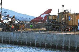  Sandverlust im Fugenbereich der Fertigteilelemente beim Sydney Airport.  