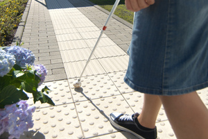  Blindenleitsteine ermöglichen blinden und stark sehbehinderten Menschen das sichere Navigieren im öffentlichen Raum. 