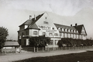  Das Gebäude wurde 1911/12 in Rosenheim errichtet. 
