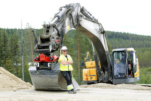  Der R9 für Trägergeräte von 30 bis 40 Tonnen feiert seine Deutschlandpremiere zur Bauma. 