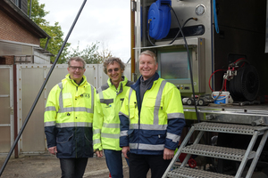  Zufriedene Beteiligte nach erfolgreicher Sanierung (von links): Dipl.-Ing. Carsten Bolz, ITAS Salzgitter GmbH, Dipl.-Ing. Lutz Halfen, Stadtwerke Erftstadt und Bauleiter Eugen Bogoslavski, Diringer & Scheidel Rohrsanierung GmbH & Co. KG, NL Rhein-Ruhr. 