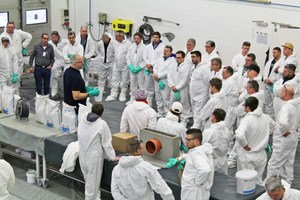  Selber Hand anlegen konnten die Fachverarbeiter in den Praxisteilen der Verarbeiterlehrgänge im Trainings- und Seminarzentrum der MC-Bauchemie in Bottrop. 