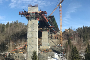  Die an der höchsten Stelle 55 Meter hohe Stemmenbrua wird als Hohlkastenquerschnitt ausgebildet. 