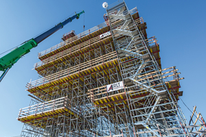  Mithilfe einer Schalungs- und Gerüstlösung von Peri wurde dieser Brückenpylon in hoher Qualität und schneller als ursprünglich geplant fertiggestellt. 