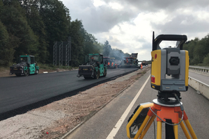  Die Trimble 3D-UTS-Fertigersteuerung überzeugte die Bauunternehmung Dittgen auf ganzer Linie:  Einbauqualität und Arbeitsabläufe stimmten. 