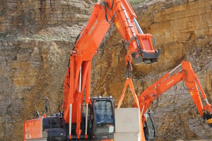  Mit dem Kiesel Tritec-System meistern Baumaschinen (hier: Hitachi ZX350LCN-3) selbst schwerste Hubarbeiten mühelos. 