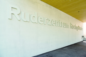  Schon aus großer Entfernung ist der Schriftzug „Ruderzentrum“ zu sehen. 