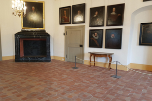  Das Bremer Muschelkalk K Bodensystem von Marbos kam auch bei der Sanierung des Fußbodens im Rittersaal des Schlosses Königs Wusterhausen zum Einsatz.  