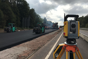  Die Trimble 3D-UTS-Fertigersteuerung überzeugte auf ganzer Linie: Einbauqualität und Arbeitsabläufe stimmten.  