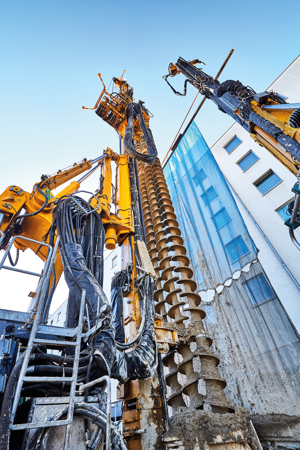 Für die Mixed-in-Place-Arbeiten kommt eine Dreifachschnecke zum Einsatz.