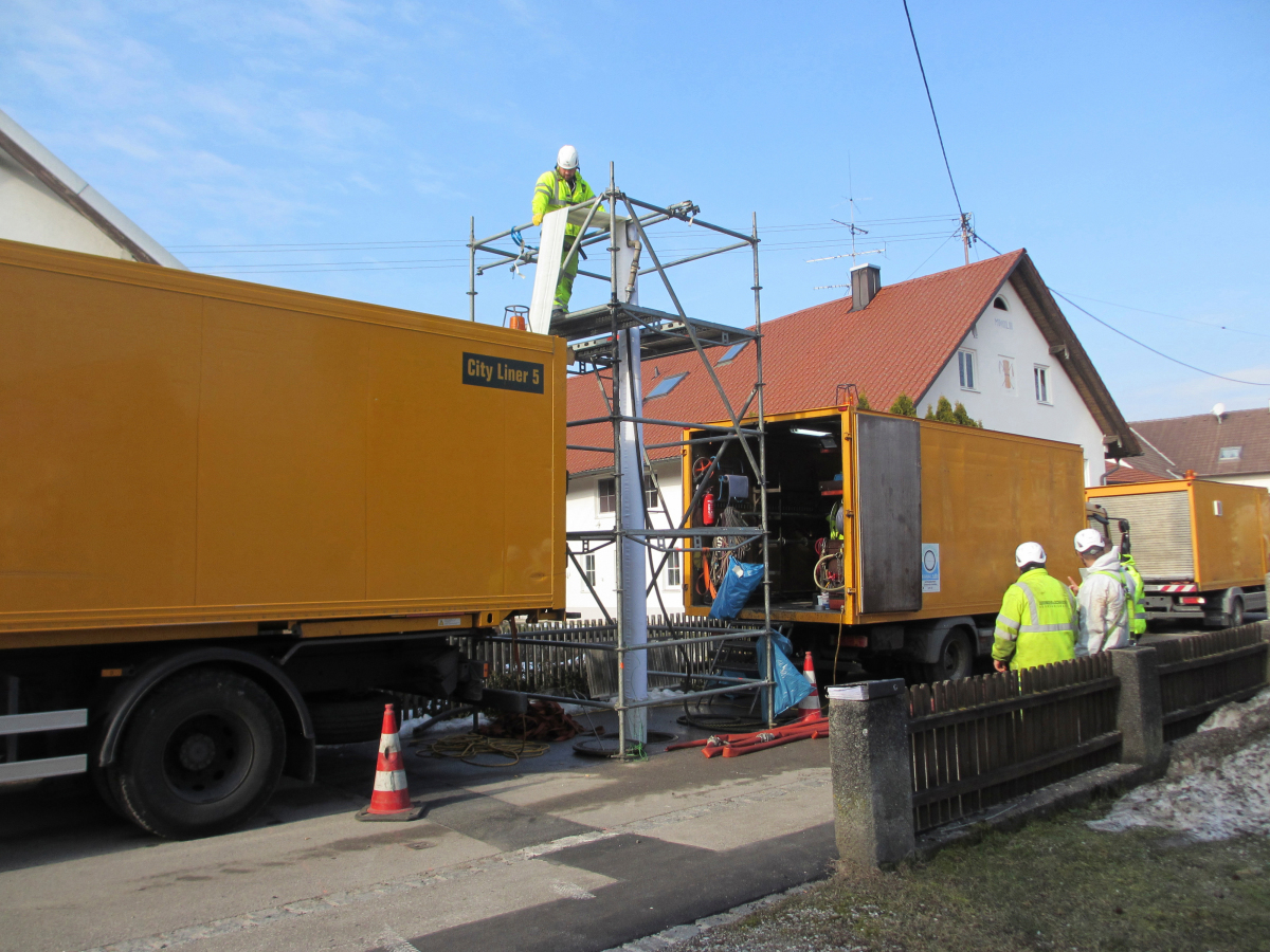 Im Rahmen des 6. Bauabschnittes (BA) der Kanalsanierungsmaßnahme 2019 werden in Markt Türkheim 31 Haltungen mit einer Länge von rund 1200 Metern mit einem Schlauchliner ausgekleidet. 