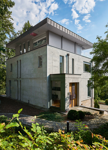 Die neue Stadtvilla greift die Elemente einer klassischen Gr?nderzeitvilla bewusst auf und interpretiert sie neu.