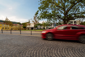  Das Pflaster soll Autofahrer dazu bewegen, die Geschwindigkeit zu reduzieren. 