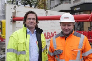  Alexander Sommer, Polier bei Strabag AG (rechts), und Martin Echelmeyer, Vertriebsleiter Rheinland bei der Euro Verbau GmbH. 