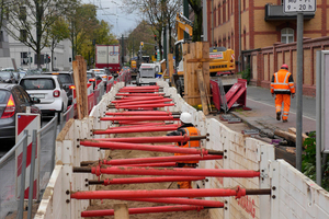  Durch den Einsatz der Leichtverbau-Elemente ließ sich der benötigt Platz auf ein Minimum reduzieren. Der Verkehr fließt direkt nebenan weiter. 