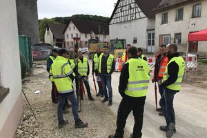  Die Teilnehmer rotierten über zwei Stunden hinweg entlang der Themenstationen quer übers Baufeld. 