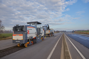  Auch auf der A61 bei Jackerath überzeugte die 766 PS starke W 210 Fi von Wirtgen mit einer enormen Fräsleistung. 