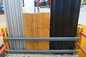  Die an den Verbauplatten angebrachten ausklappbaren Rahmenbalken sorgen für flexible und rationelle Arbeitsabläufe. Sie dienen zur Führung von senkrecht eingestellten Holzbohlen, Stahl- oder Alu-Dielen.  