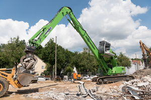  19 Meter Reichhöhe, 3,5 Tonnen Traglast – der Abbruchbagger 830 E ist ein starker Begleiter auf Innenstadtbaustellen. 