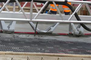  Smart-Deck: Mörteleinbau beim Großdemonstrator in Mönchengladbach. 