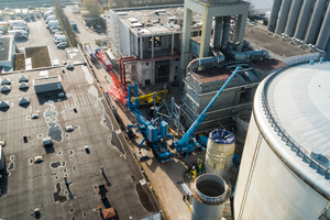  Das AKM Team hatte den Demag Kran mit 47 Meter Hauptausleger plus 72 Meter Wippspitze in der Konfiguration SSL 60 Grad mit 180 Tonnen Gegengewicht gerüstet. 