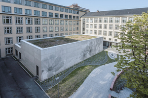  Der Neubau befindet sich im parkähnlichen Innenhof des Gebäudekomplexes. 