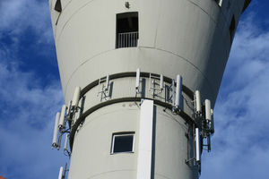  Am Turm angebrachten Funkanlagen erforderten besonderer Planungsschritte und detaillierte Absprachen mit den Betreibern. 