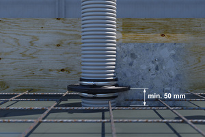  Über das Mauerkragen-Set, eine Komponente des Kabu-FESH Sets Elektro B, wird das Kabelschutzrohr an der Hausseite durch die Bodenplatte geführt. 