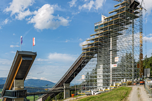  Die Oberstdorfer Schattenbergschanze ist Austragungsort des Vierschanzentournee-Auftaktspringens und gilt als eines der schönsten Skisprungstadien weltweit. 