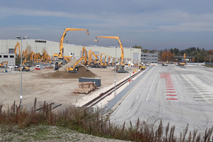  Auf einer Gesamtfläche von 12,8 Hektar befinden sich eine 4.500 Quadratmeter große Halle und die 1,2 Kilometer lange Teststrecke mit zwölf unterschiedlichen Funktionsbahnen sowie einem Steigungshügel von acht Meter Höhe. 