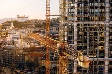  Aufgrund der hohen Axialkräfte stellte eine Kombination aus verschiedenen PERI Gerüstsystemen die optimale Lösung für die Errichtung der Fassade dar. <br /> 