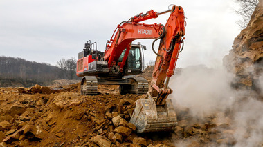 Der 50-Tonnen-Bagger ZX490LCH verf?gt ?ber eine Rei?kraft von 224 Kilonewton.