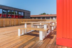  Die Schulbibliothek der Munich International School findet für die Dauer von Neubaumaßnahmen in einem temporären Containergebäude Platz. 