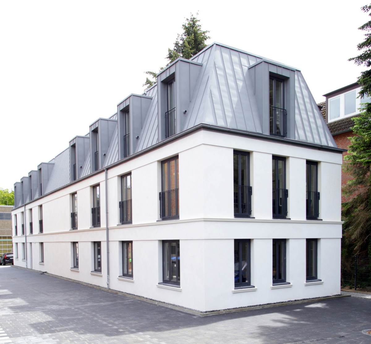 Modernes Bürogebäude in Ziegelbauweise: Im Hamburger Ortsteil Lokstedt wurde getreu regionaler Verbundenheit zum Mauerwerk ein Bürogebäude aus hochwärmedämmenden Unipor-Ziegeln errichtet.