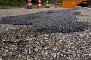  Flickarbeiten mit Kaltasphalt sind gemäß ZTV BEA-StB lediglich zur kurzfristigen Wiederherstellung der Verkehrssicherheit geeignet. 