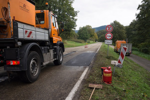  Die fertige Reparaturstelle auf der Landesstraße bei Gernsbach. Nach kurzer Abkühlzeit kann der Straßenabschnitt freigegeben werden. 