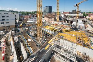  Das Neubauprojekt liegt mitten in der Stadt. Entsprechend beengt waren die Platzverhältnisse. 