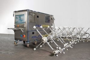  UV-Aushärteanlage „REE4000 UV.mobile“. Diese Anlage beinhaltet die leistungsfähigste UV-Aushärtetechnologie am Markt und bietet dem Sanierungsunternehmen höchste Flexibilität auf der Baustelle. 