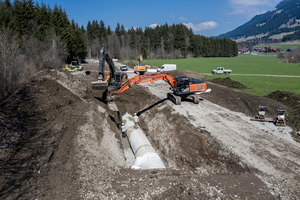  In relativ geringer Tiefenlage wurden die GFK-Rohre in offener Bauweise auf der gesamten Strecke von 2,35 Kilometer verlegt. 