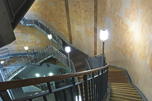  Um eine etwa 20 Meter hohe Treppenkonstruktion im St. Pauli Elbtunnel nach historischem Vorbild zu errichten, wird der Injektionsmörtel FIS EM Plus zusammen mit einer M27 Gewindestange verarbeitet. 