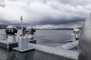  Entpacken und Reinigen der Kugeldüsen auf dem Zürichsee. 